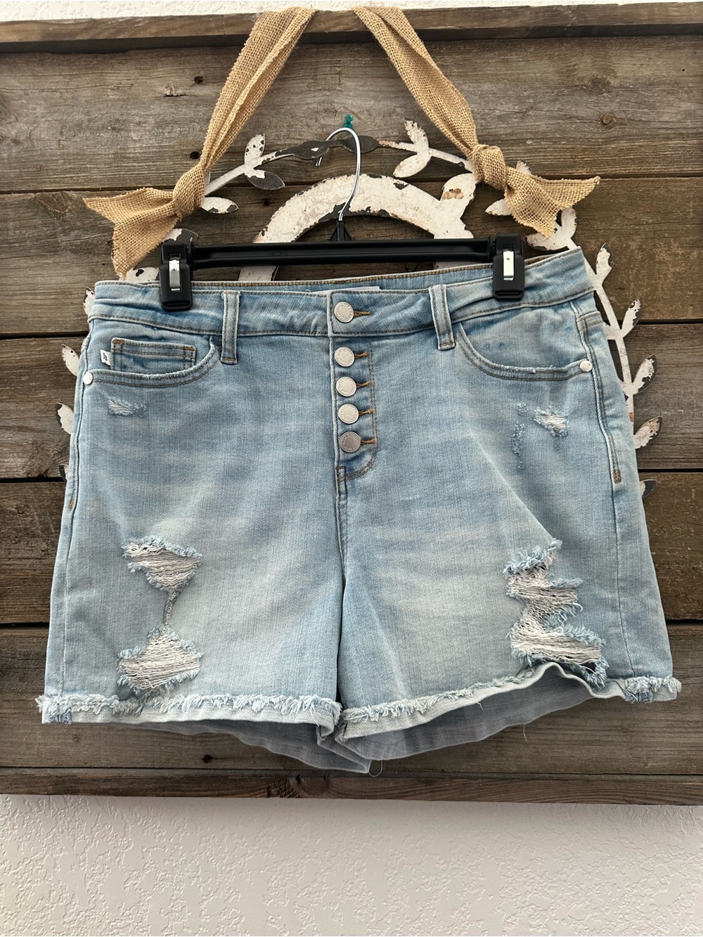 Judy Blue Light Blue Distressed Denim Shorts - Women's size large‎